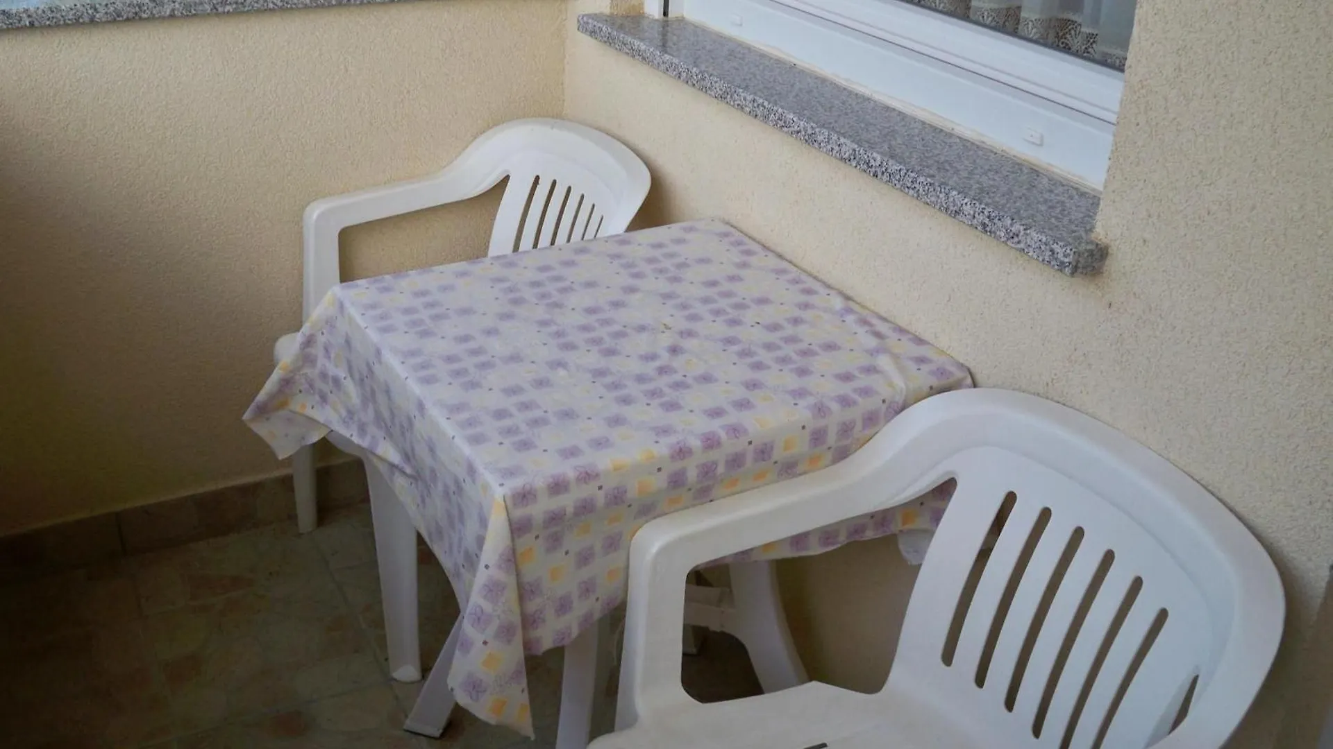 Ferienwohnung Fuer Zwei Bis Vier Personen Banjole Apartment