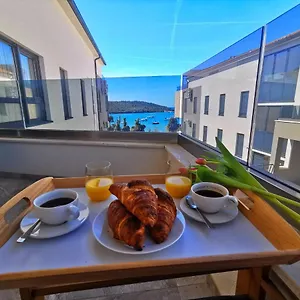 Apartment Black Pearl - Luxury Seaside App With Pool & Bbq, Istra, Banjole