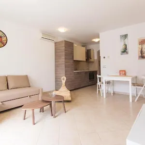 Apartment I & M, Banjole